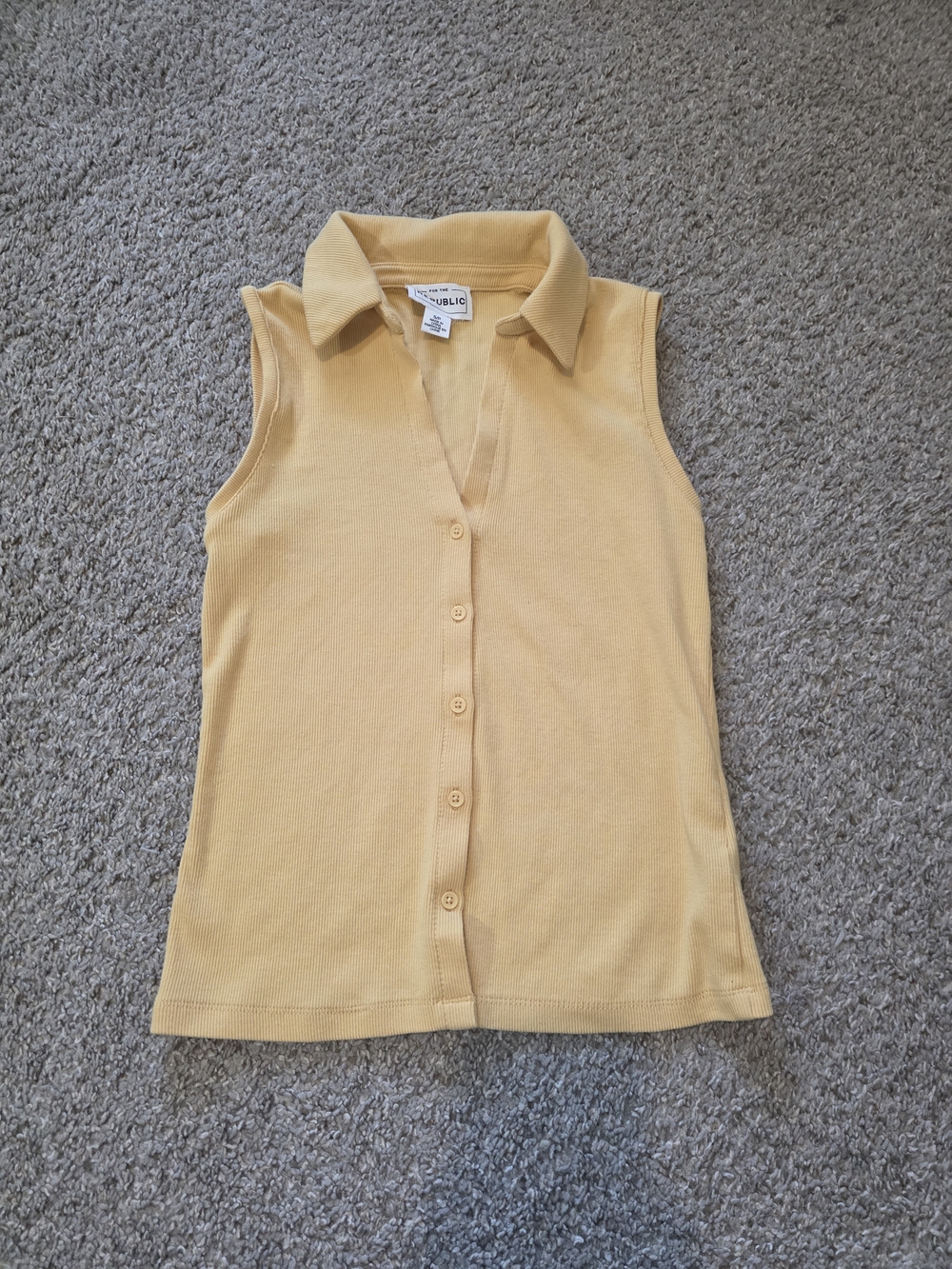 For The Republic Womens' Sleeveless Button-Front Polo Top - Light Yellow